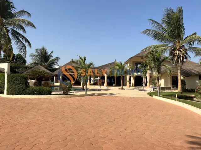 Villa à Ngaparou — 320 m², piscine