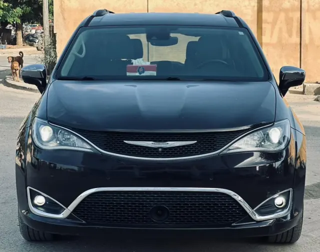 Chrysler Pacifica Premium — 2018