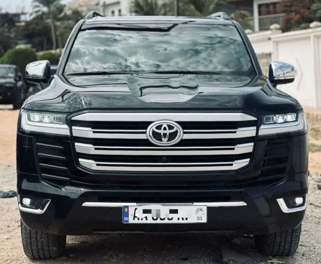 Toyota Land Cruiser VX — 2024