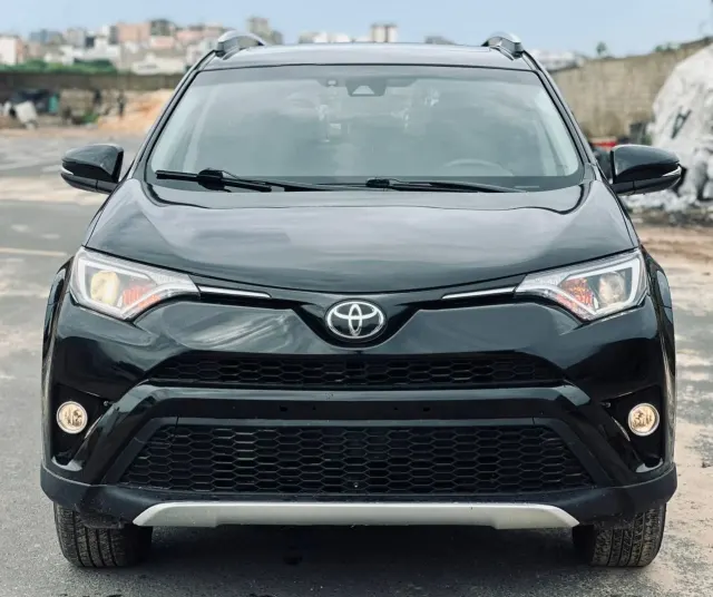 Toyota RAV 4 XLE — 2018
