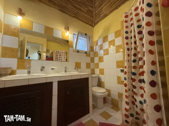 VILLA PIED DANS L’EAU D’EXCEPTION À VENDRE SALY -