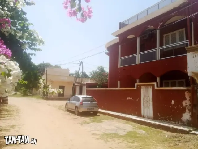 En vente à Mbour R+1 près de Olstom