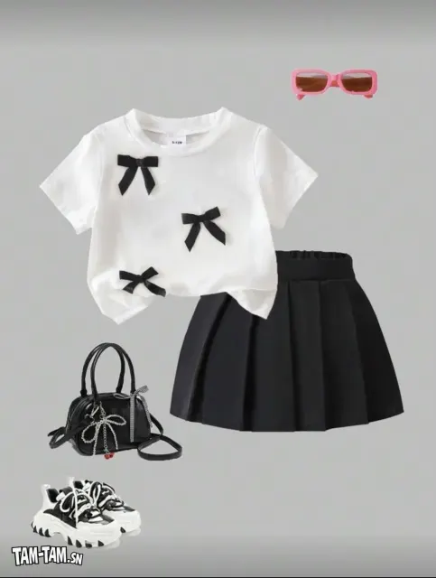 Ensemble tee-shirts et jupe
