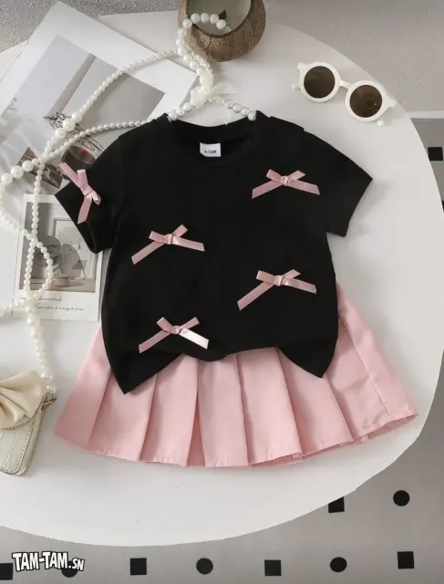 Ensemble tee-shirts et jupe
