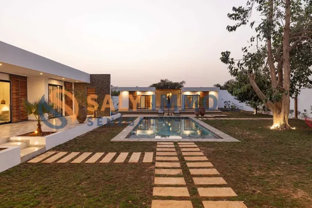 Réf : VGU600 Villa à Nguérigne — 400 m²,