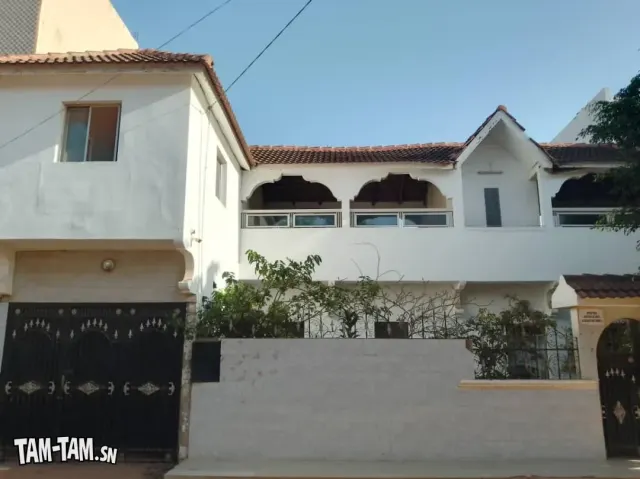 Grande Villa F5 bien situé à vendre à THIÈS (FAYU)