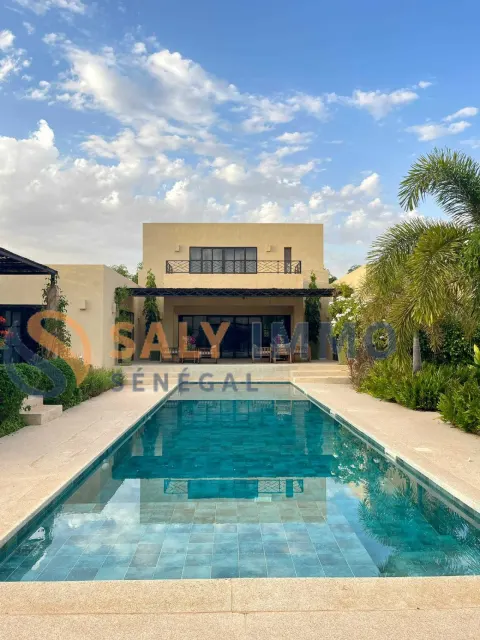 Villa à Ngaparou — 400 m², piscine