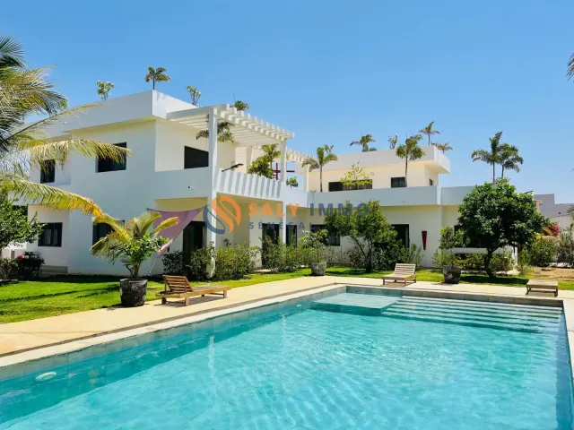 Villa à Ngaparou — 420 m², piscine