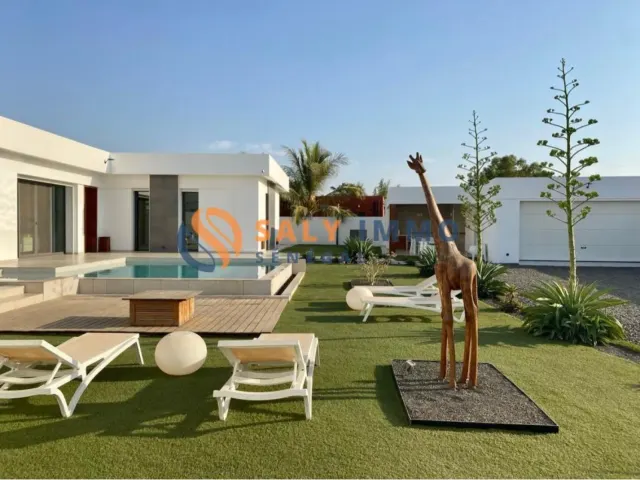 Villa à Somone — 340 m², piscine