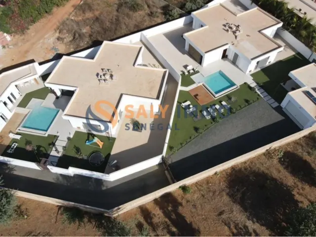 Villa à Somone — 340 m², piscine