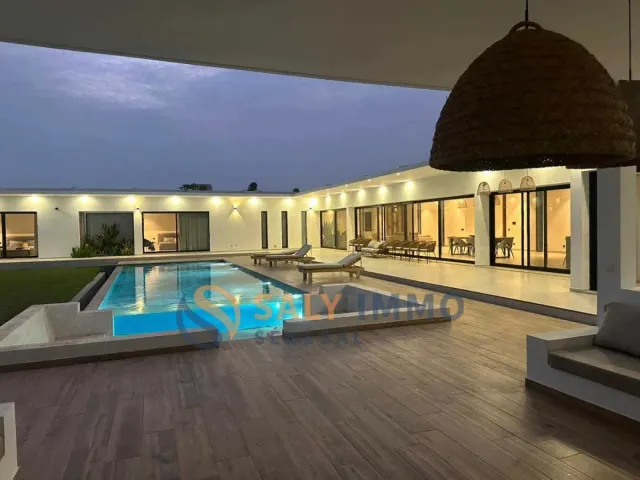Villa à louer à Nguérigne — 450 m², piscine