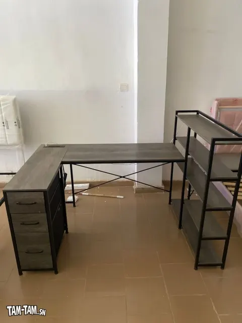 Bureau d'angle en forme de L de style industriel