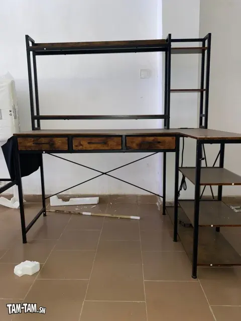 Bureau d'angle en L de style industriel