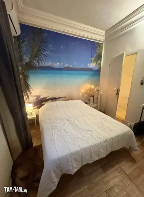 LIT + MATELAS 150 x 190 cm + 2 tables de chevet