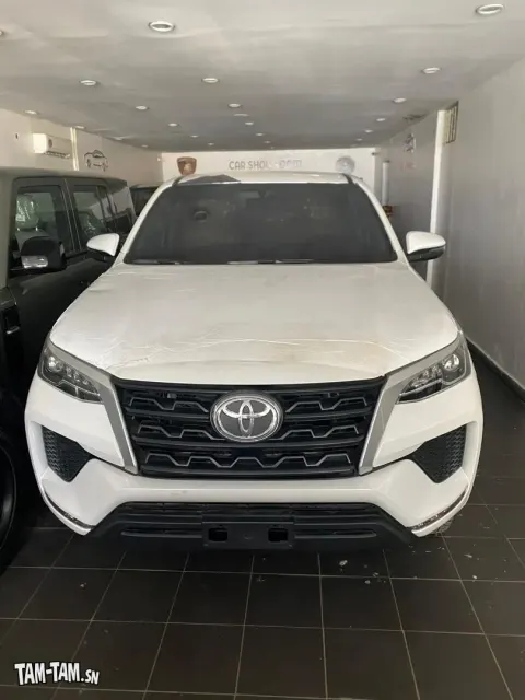 TOYOTA FORTUNER 2025 • 4×4 • AUTOMATIQUE • 7 PLACE