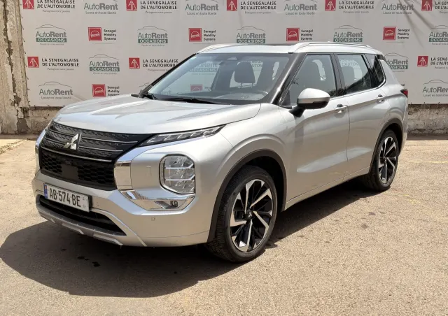 Mitsubishi OUTLANDER 4×4 — 2025