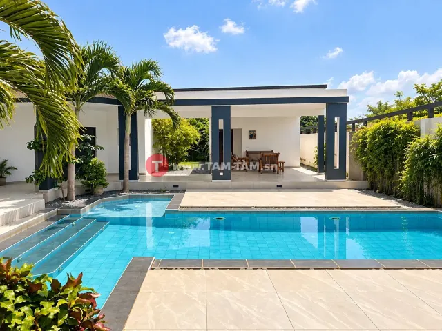 ÉLÉGANTE VILLA MEUBLÉE AVEC PISCINE SOLAIRE