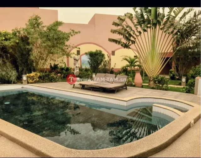 Belle propriété de 7 chambre à vendre à Saly