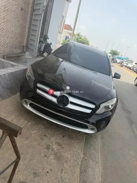Mercedes benz gla 250 année 2017