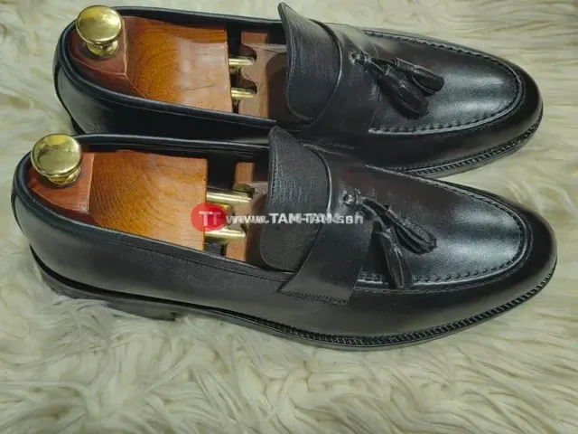 Mocassins cuir noir pompons style classique