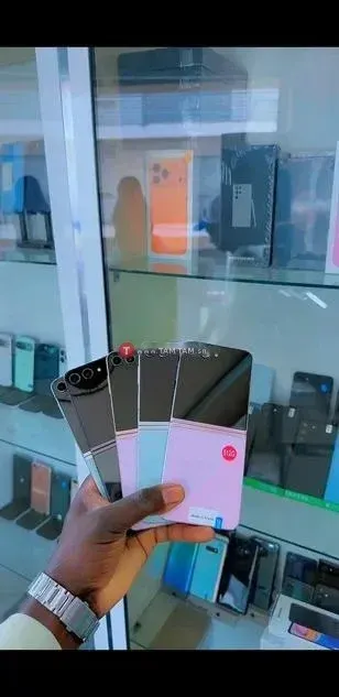 Samsung Galaxy z flip 5 venant 256go ram 8go 5g