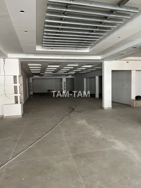 Plateau de 600 m² en mezzanine