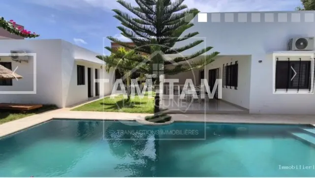 Villa de 184 m² à vendre à 600m de l'océan et 400m d'un centre commercial NGAPAROU