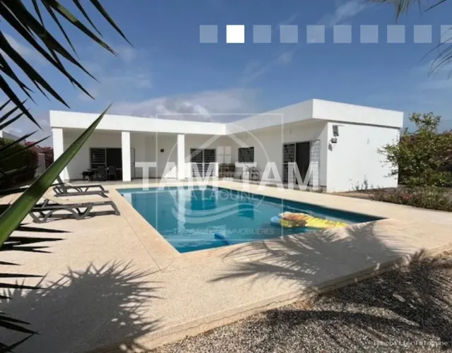 Villa de 180m² à vendre à 5mn de l'autoroute, de l'EBA et saly center