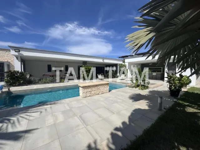 Villa de 200 m² habitable à vendre à NGAPAROU