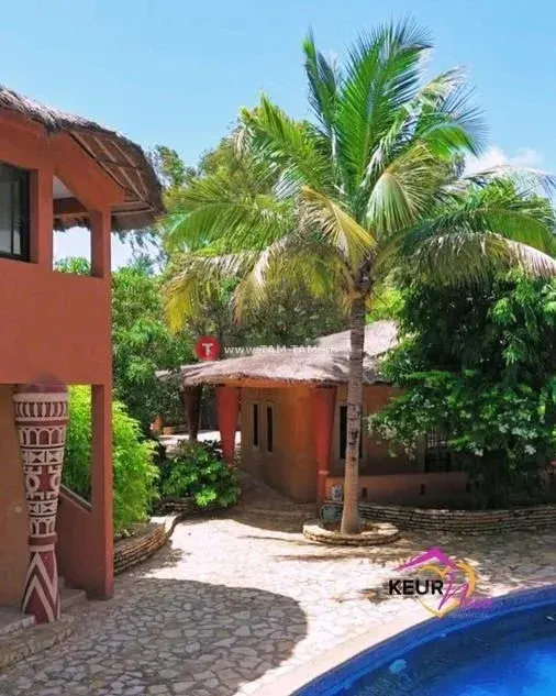 Domaine afro contemporain à vendre à Saly
