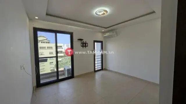 Appartement 3 chambres salon à louer au Point E