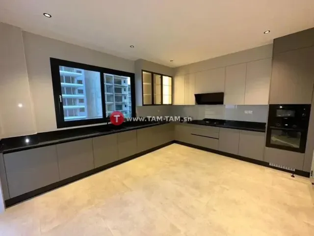 Appartement à vendre aux Almadies, King Fahd Palace