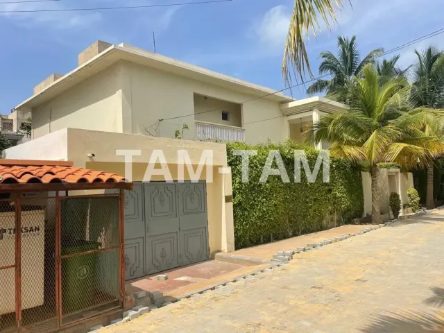 Somptueuse Villa R+1 aux Almadies – Zone 8