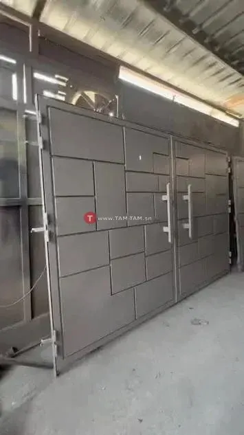 porte d'entrée ou garage en fer