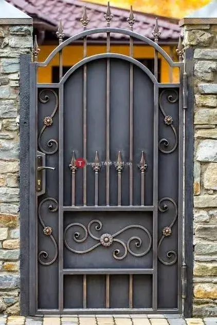 Porte en fer forgé