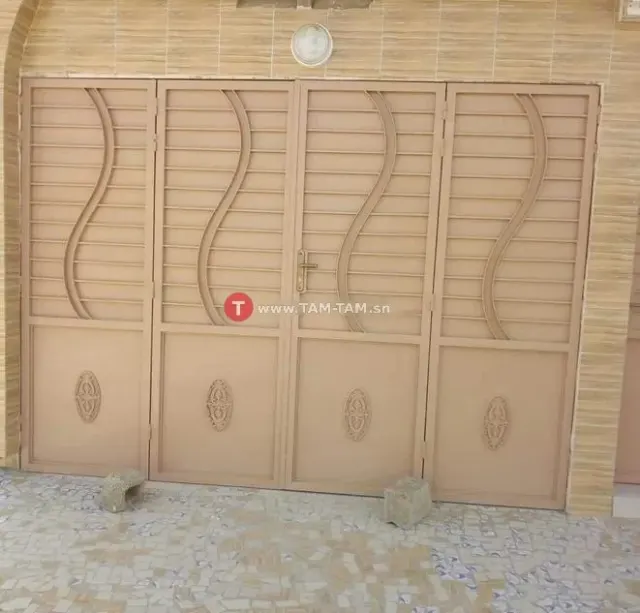 porte et grille en fer forgé