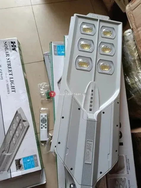 Lampadaire solaire 1000W tout- en-un série 17