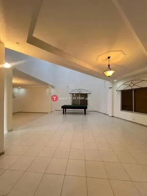 Location magnifique villa(R+1) Ngor