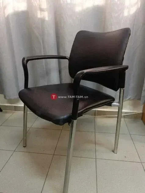 Chaise bureau simili cuir noir avec accoudoirs métal