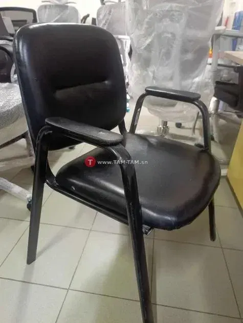 Chaise bureau noire similicuir accoudoirs robuste