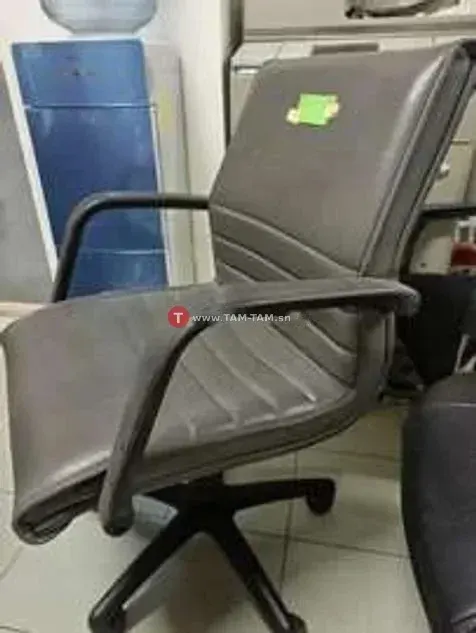 Chaise de bureau ergonomique noir simili cuir pivotante
