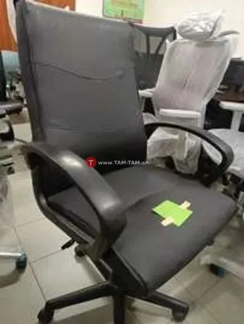 Chaise de bureau ergonomique noir simili cuir pivotante