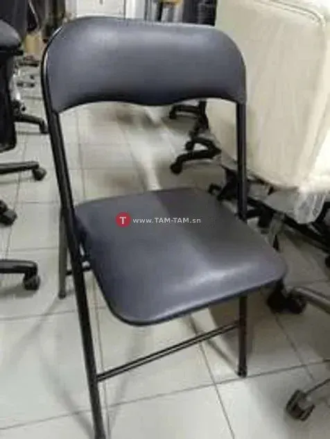 Chaise pliante noire simili cuir métal robuste