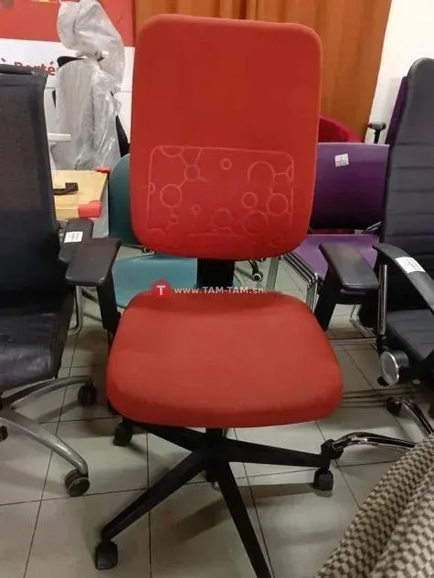 Chaise bureau ergonomique rouge réglable accoudoirs
