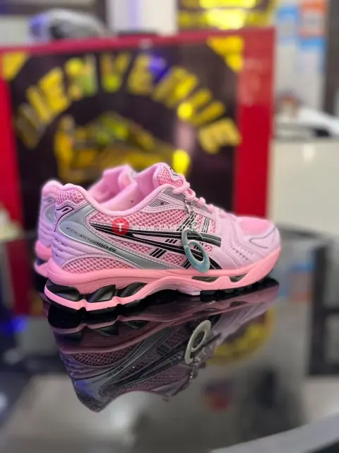 Asics disponible pointure 37 a 41