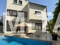 Une très belle villa R+2 de 1200m² avec un parking sous-sol et groupe électrogène à louer