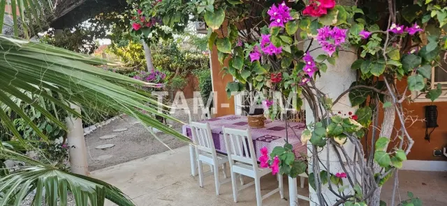 une villa afro-comtemporaine dans une résidence sécurisée avec plage privée à vendre à Saly