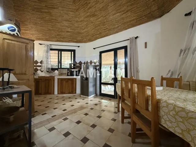 UNE VILLA AFRO CONTEMPORAINE DANS UNE RÉSIDENCE PRIVÉE ET SÉCURISÉE À VENDRE À SALY