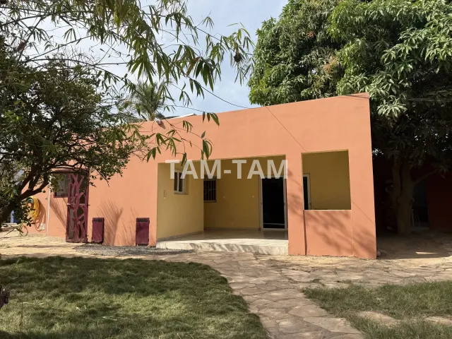 À VENDRE À SALY, UNE PROPRIÉTÉ TOURISTIQUE DE STYLE RIAD : UN INVESTISSEMENT AVEC DU POTENTIEL DANS L'HÉBERGEMENT ET LA RESTAURATION !
