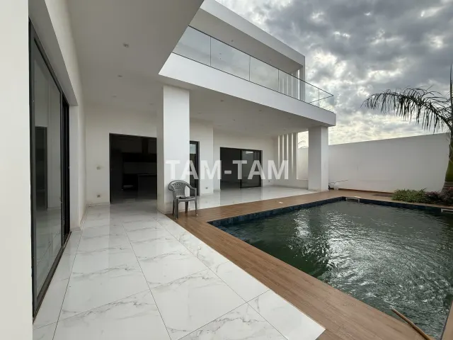 une villa contemporaine neuve : grands volumes et luminosité généreuse à vendre à nguerigne bambara